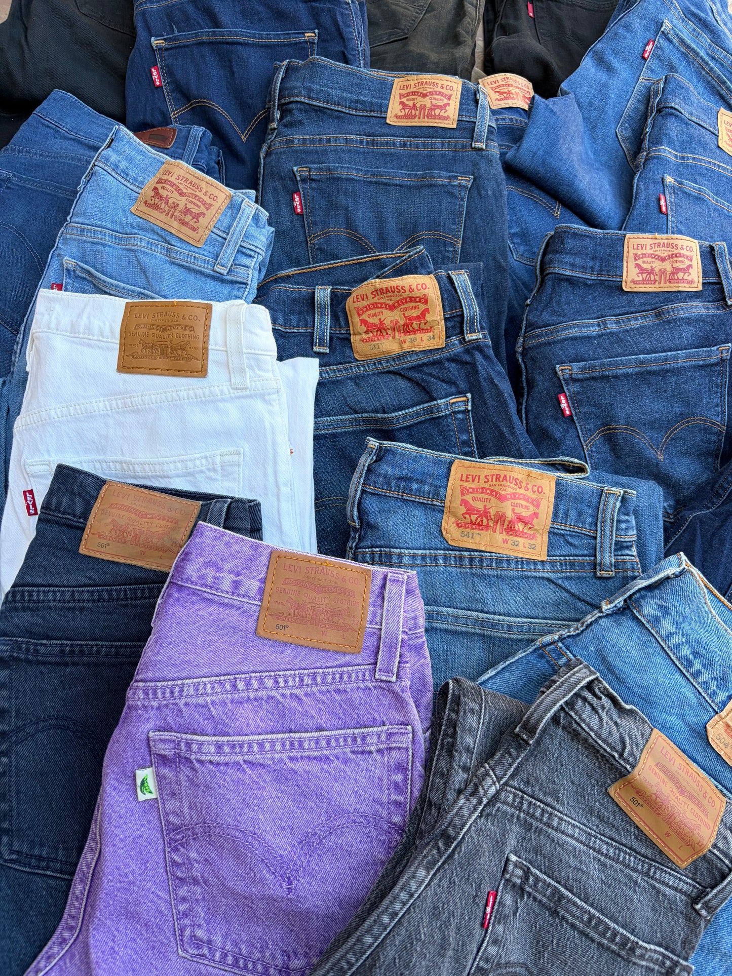 SHOP BOXES Jeans Levi’s Grado A mix Uomo-Donna 10pz