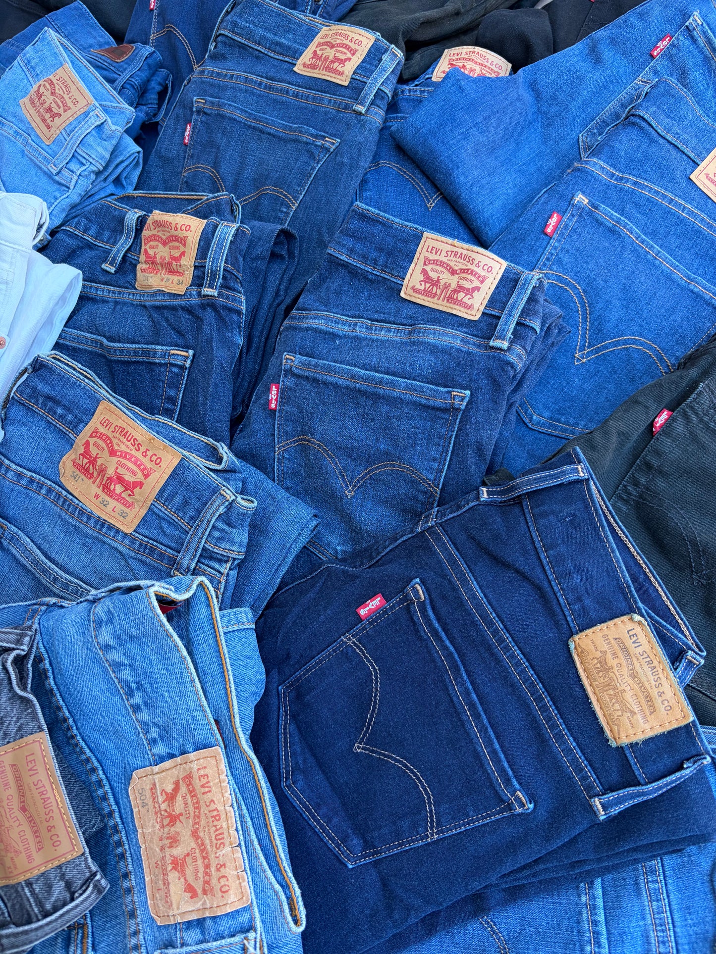 SHOP BOXES Jeans Levi’s Grado A mix Uomo-Donna 10pz